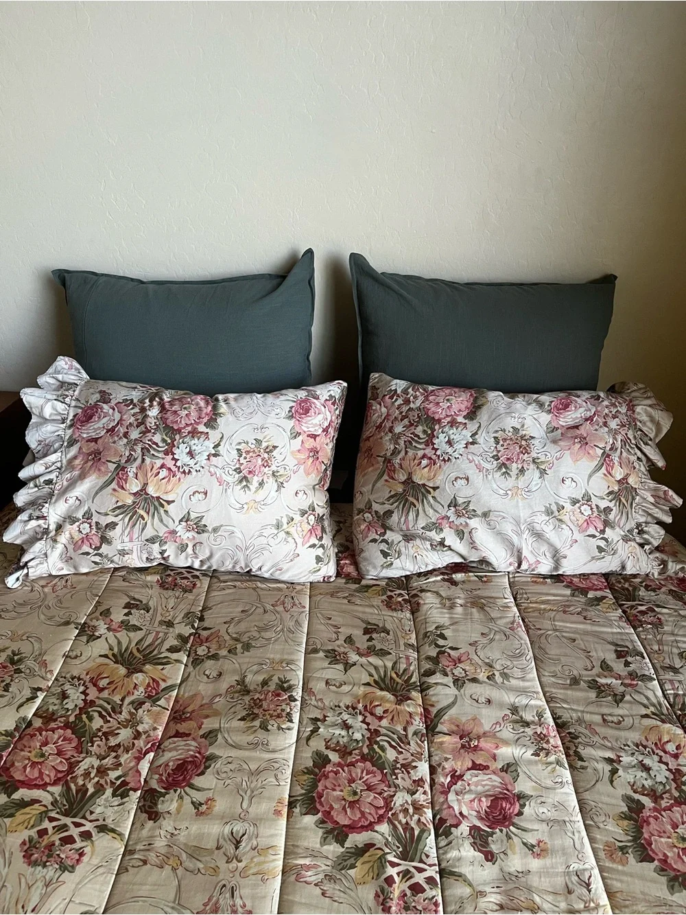 Ralph Lauren Home Floral Chintz Queen Size Comforter and Sham Set